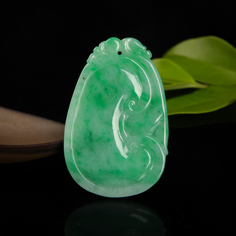 豆种飘翠翡翠吊坠-红掌柜