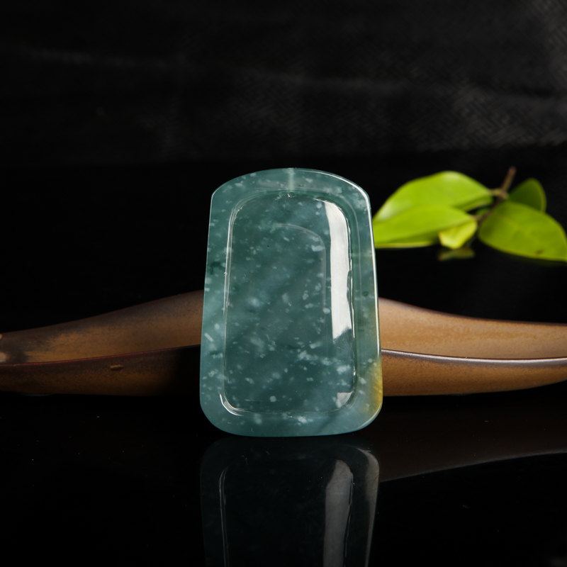 糯冰种翡翠山水吊坠-红掌柜