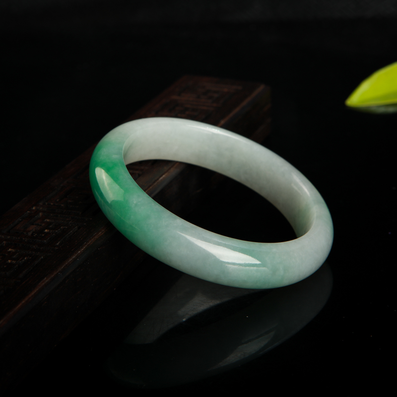 豆种飘翠翡翠手镯-红掌柜