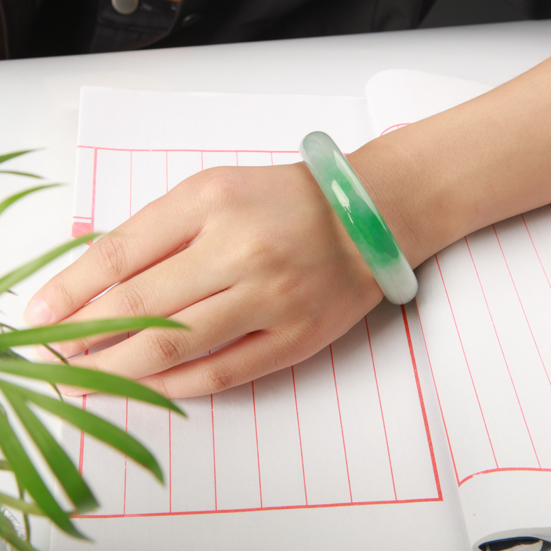 飘翠翡翠手镯-红掌柜