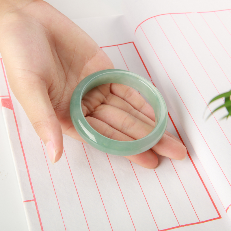 灰绿翡翠手镯-红掌柜