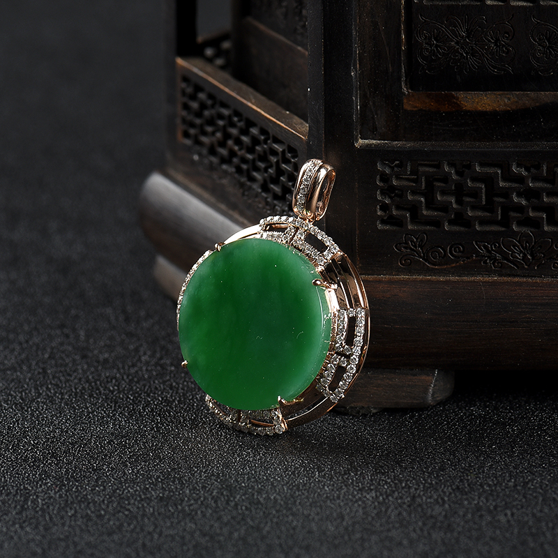 翠绿翡翠无事牌吊坠-红掌柜