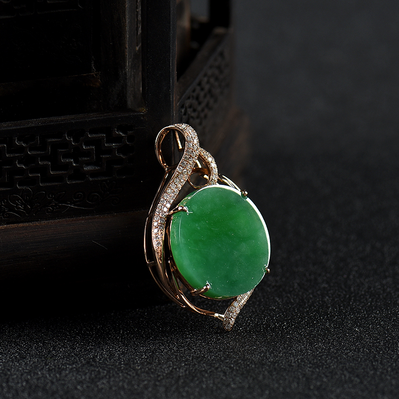 糯种翠绿翡翠无事牌吊坠-红掌柜