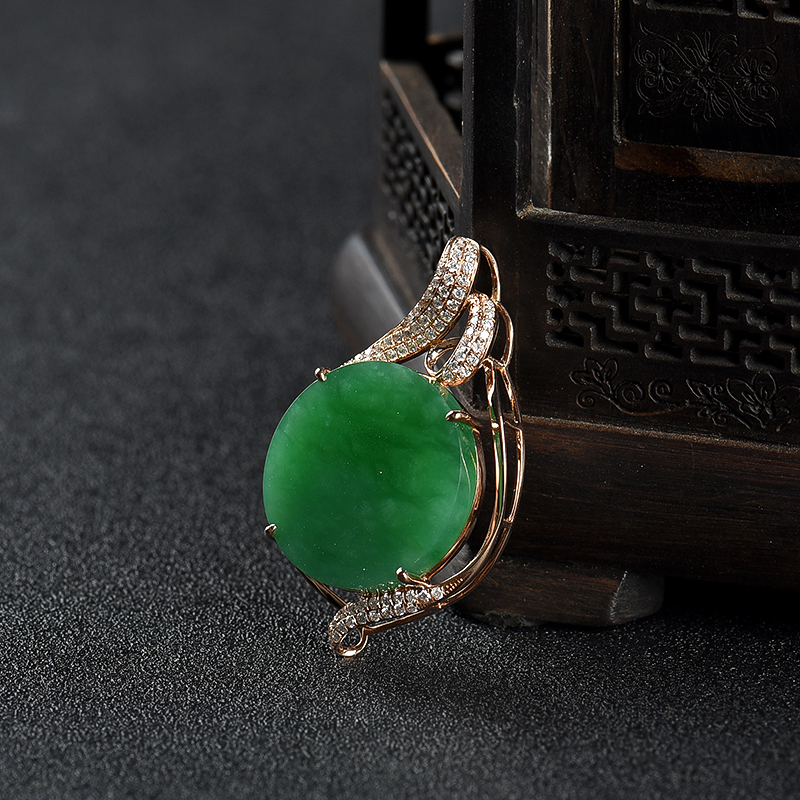 翠绿翡翠无事牌吊坠-红掌柜