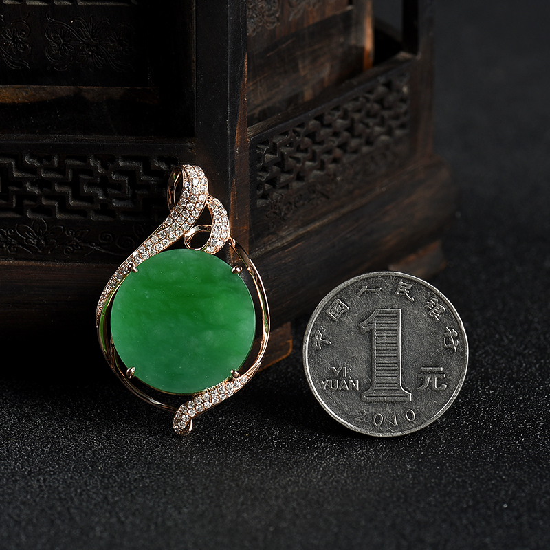 糯种翠绿翡翠吊坠-红掌柜
