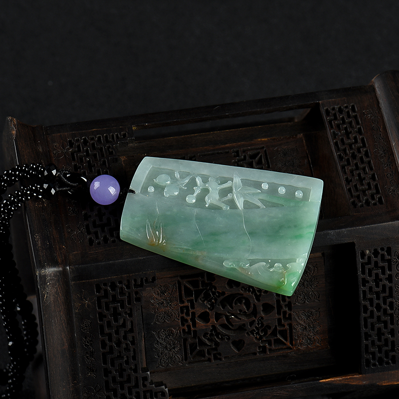 糯种飘翠翡翠吊坠-红掌柜