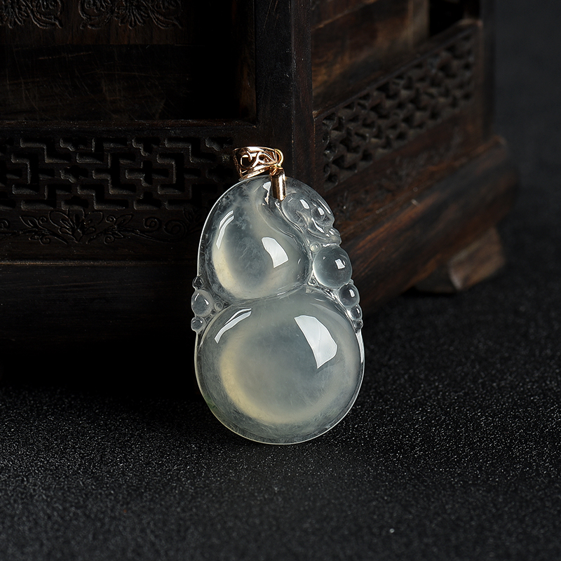 糯冰种浅绿翡翠葫芦吊坠-红掌柜