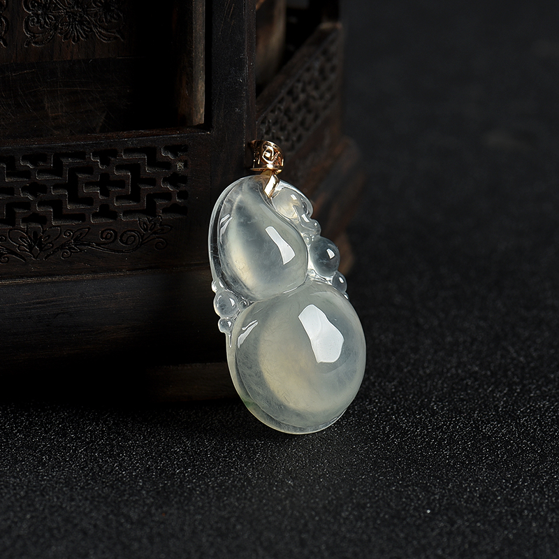 浅绿翡翠葫芦吊坠-红掌柜