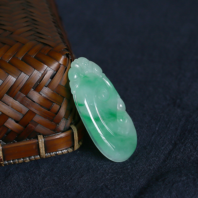 飘翠翡翠如意吊坠-红掌柜珠宝