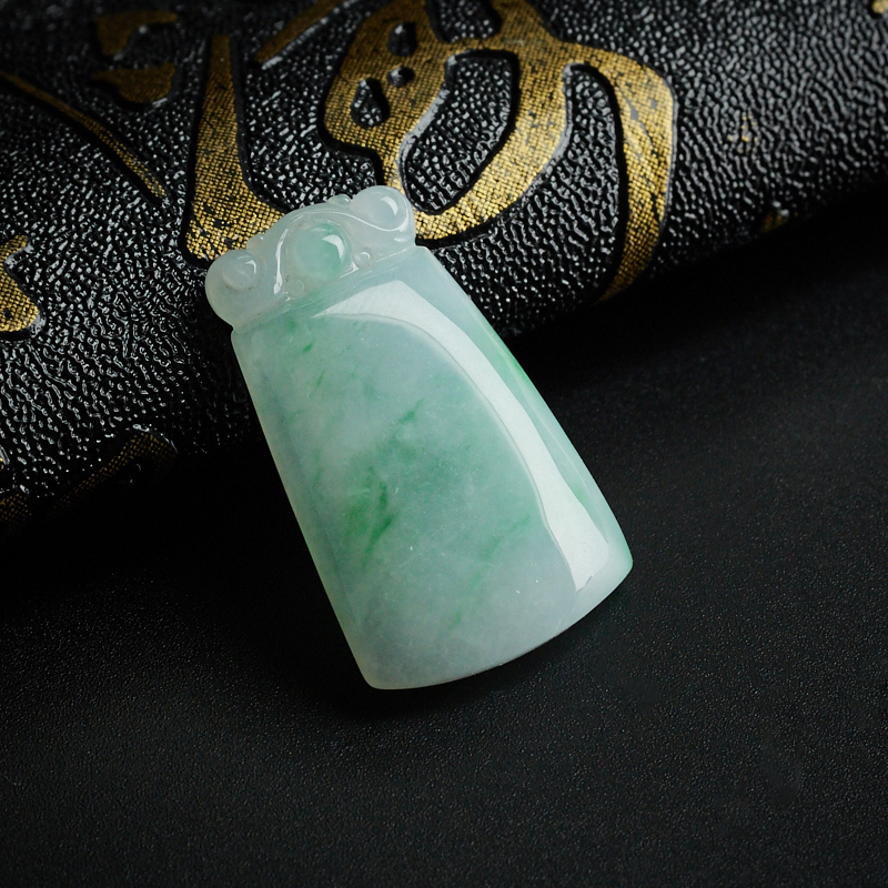 翡翠无事牌吊坠-红掌柜