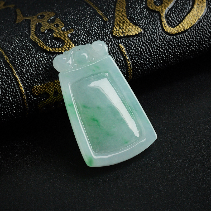 翡翠无事牌吊坠-红掌柜