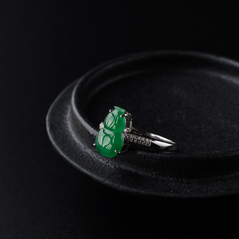 金镶糯种阳绿翡翠戒指-红掌柜