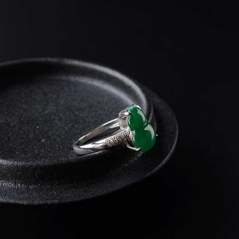 糯种阳绿翡翠戒指-红掌柜