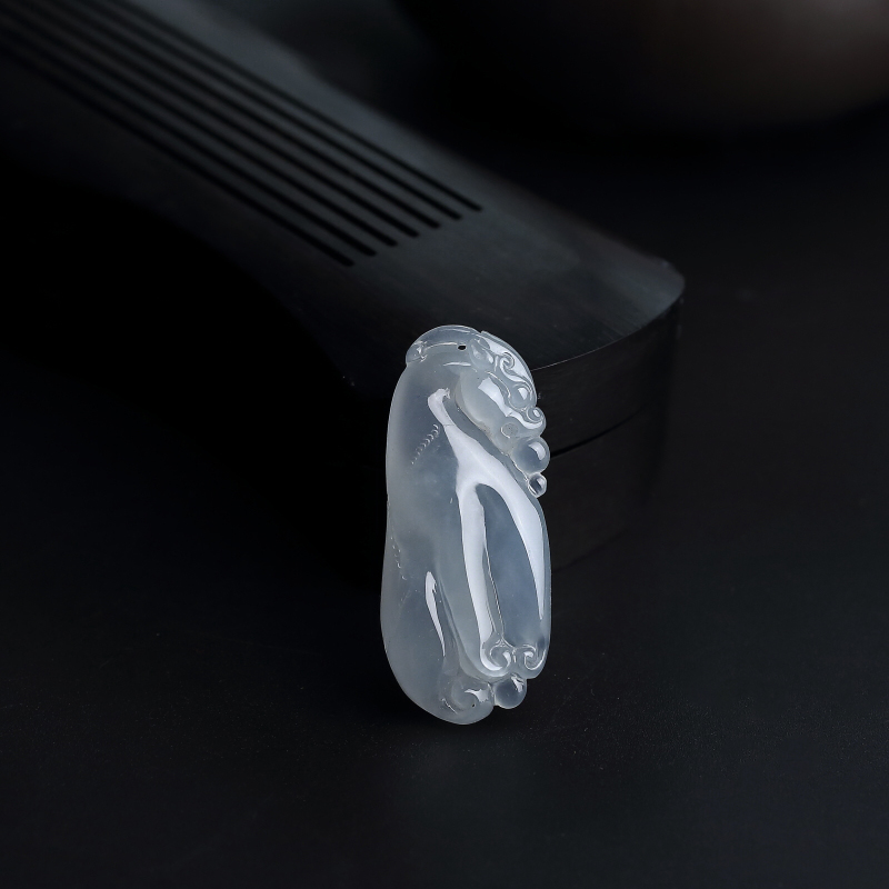 缅甸A货天然冰糯种淡绿翡翠瑞兽吊坠 - 红掌柜