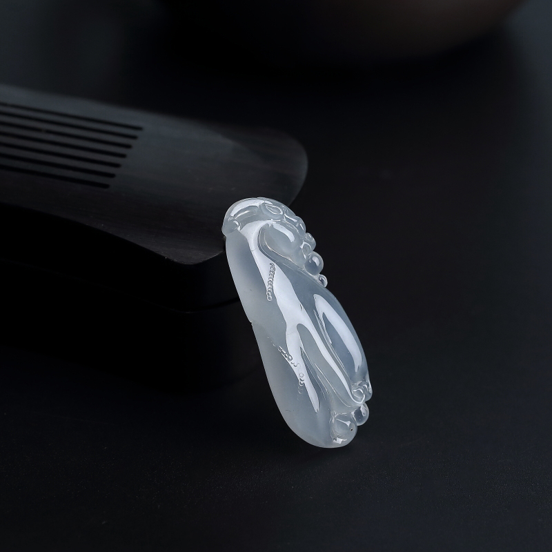 A货天然冰糯种淡绿翡翠瑞兽吊坠 - 红掌柜