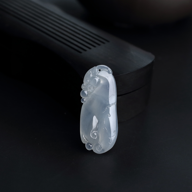 冰糯种淡绿翡翠瑞兽吊坠 - 红掌柜