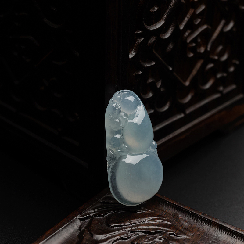 缅甸冰糯种浅绿翡翠葫芦吊坠-红掌柜