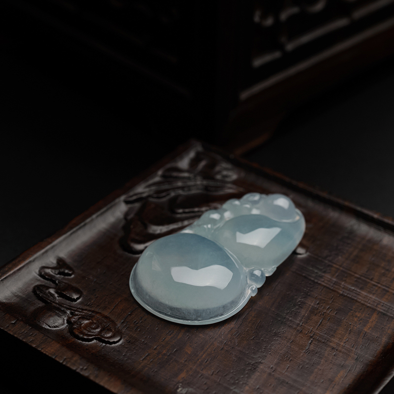 缅甸天然冰糯种浅绿翡翠吊坠-红掌柜