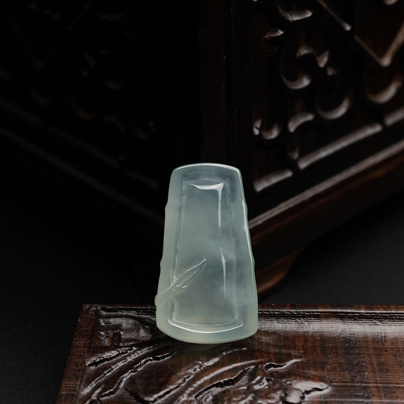 缅甸天然浅绿翡翠竹节吊坠-红掌柜