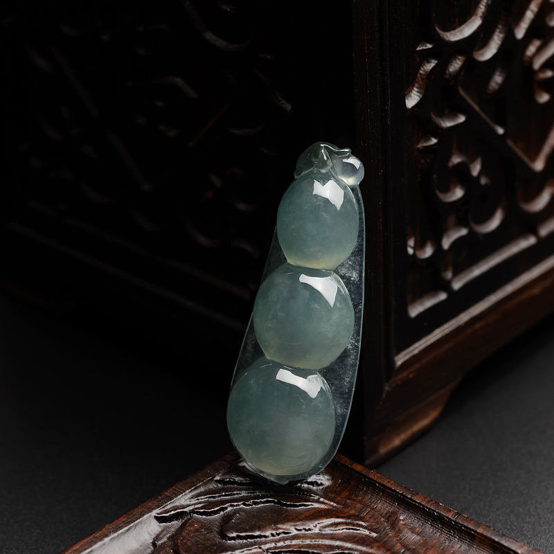 天然冰糯种淡绿翡翠福豆吊坠-红掌柜