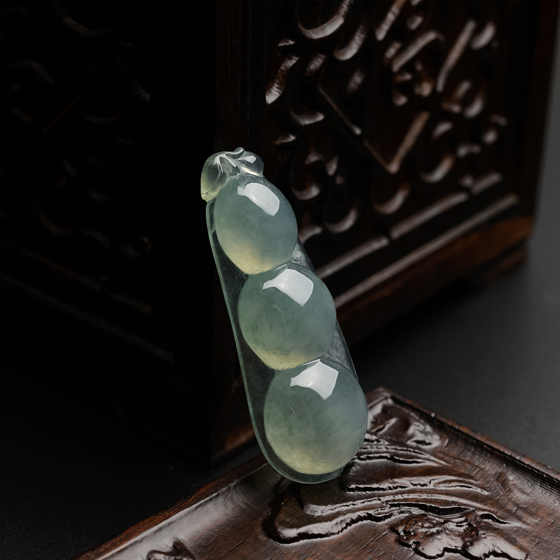 缅甸冰糯种淡绿翡翠福豆吊坠-红掌柜