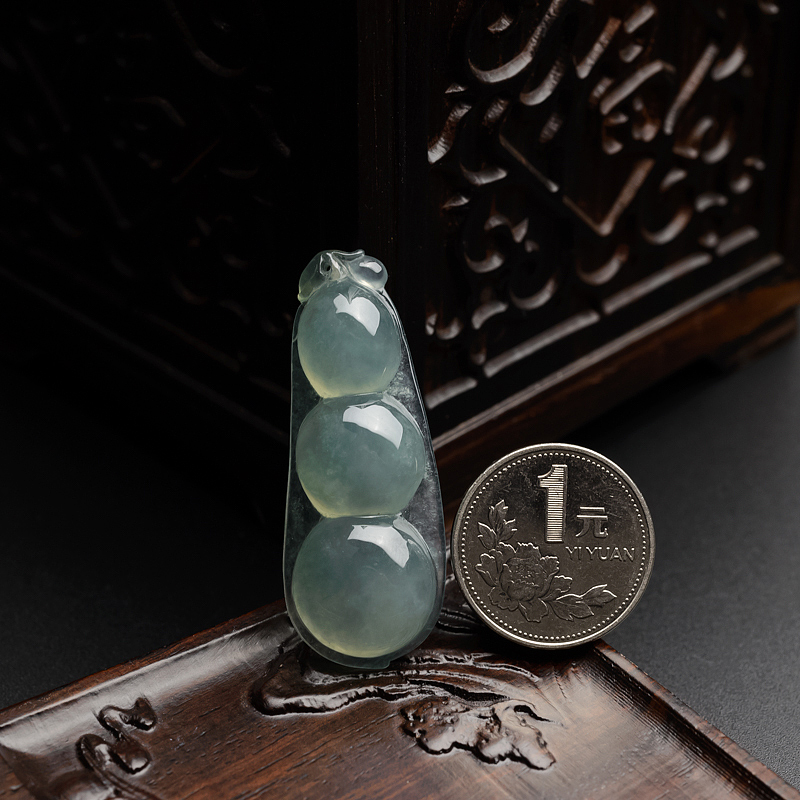 冰糯种淡绿翡翠福豆吊坠-红掌柜