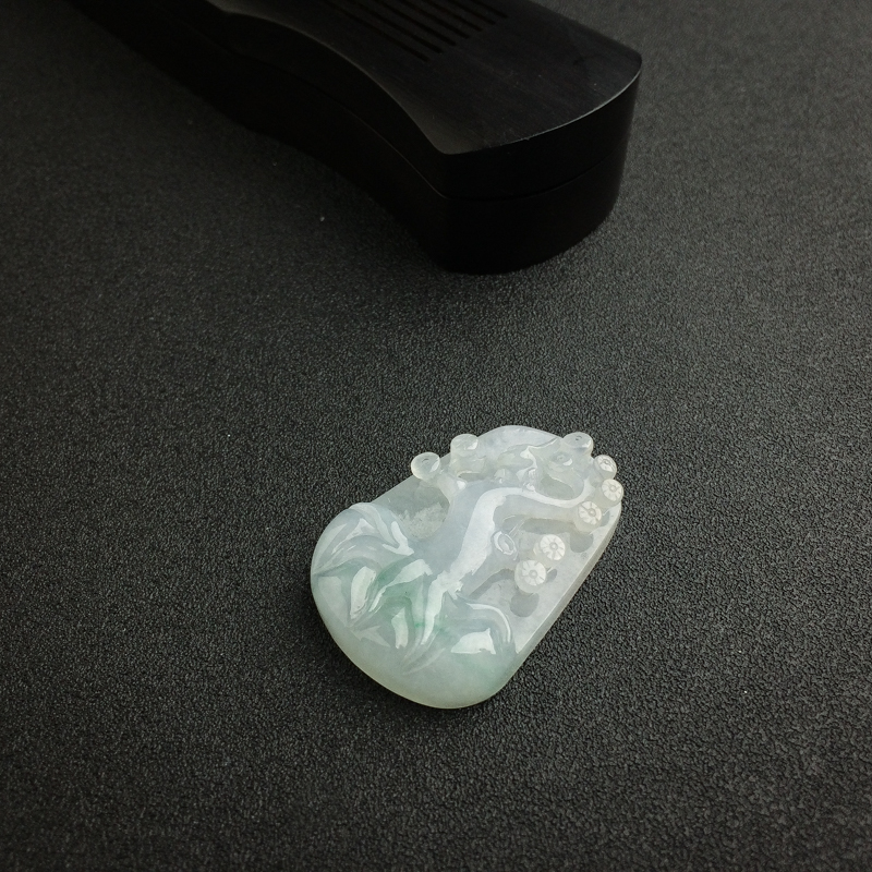 缅甸糯种浅绿翡翠吊坠 - 红掌柜