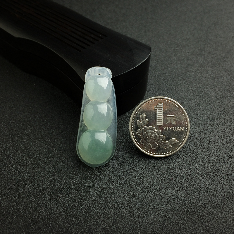 天然糯种淡绿翡翠吊坠 - 红掌柜