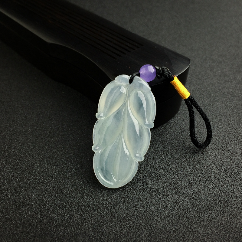 冰糯种浅绿翡翠吊坠 - 红掌柜