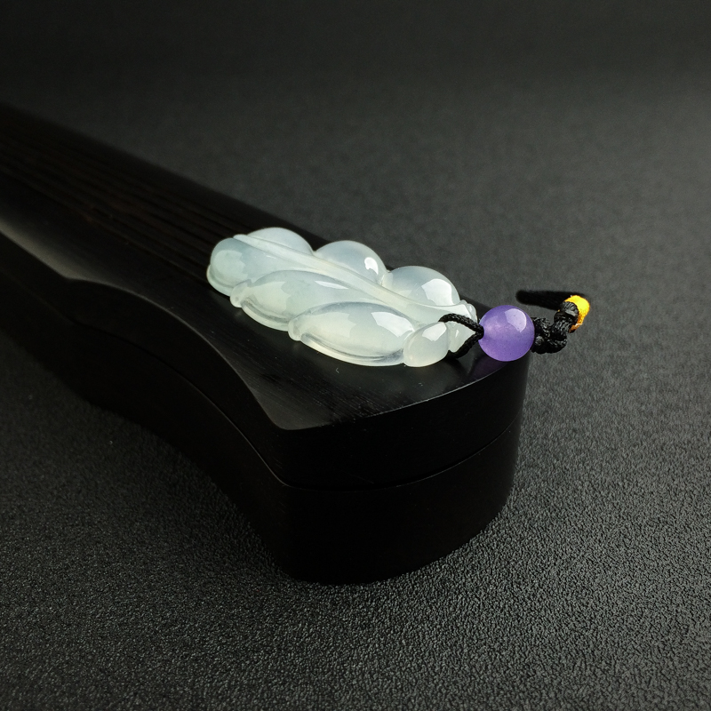 缅甸冰糯种浅绿翡翠叶子吊坠 - 红掌柜