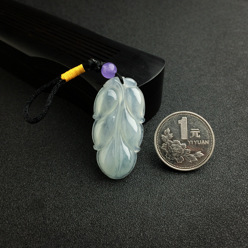 天然冰糯种浅绿翡翠吊坠 - 红掌柜