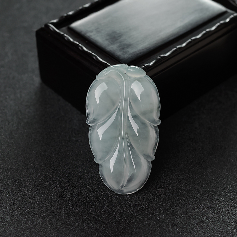 糯冰种浅绿翡翠叶子吊坠-红掌柜