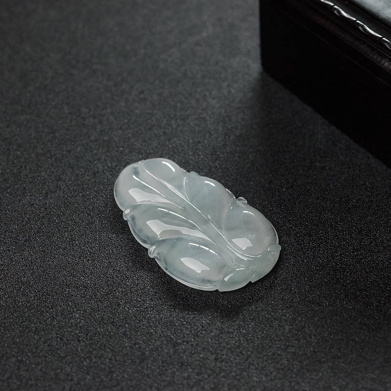 糯冰种翡翠吊坠-红掌柜