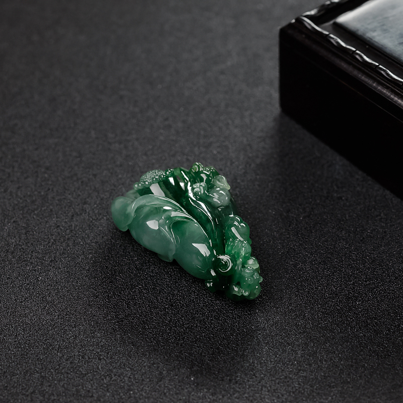 糯种深绿翡翠吊坠-红掌柜