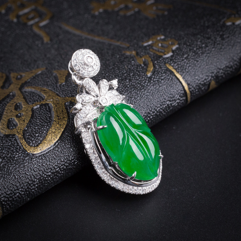 18K镶钻糯冰种翡翠树叶吊坠-红掌柜