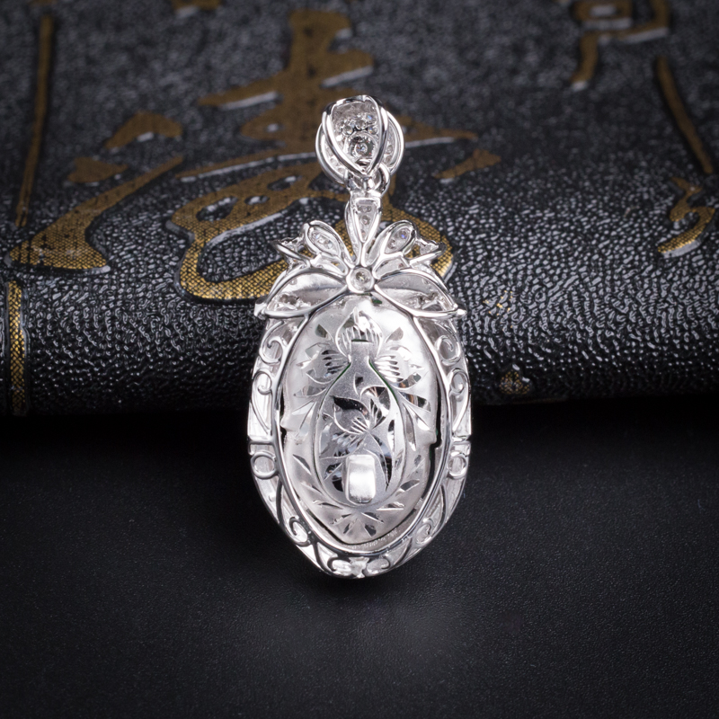 18K镶钻糯冰种翠色翡翠吊坠-红掌柜