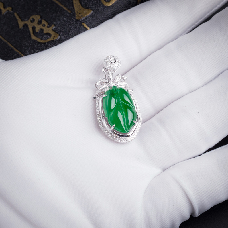 糯冰种翡翠吊坠-红掌柜