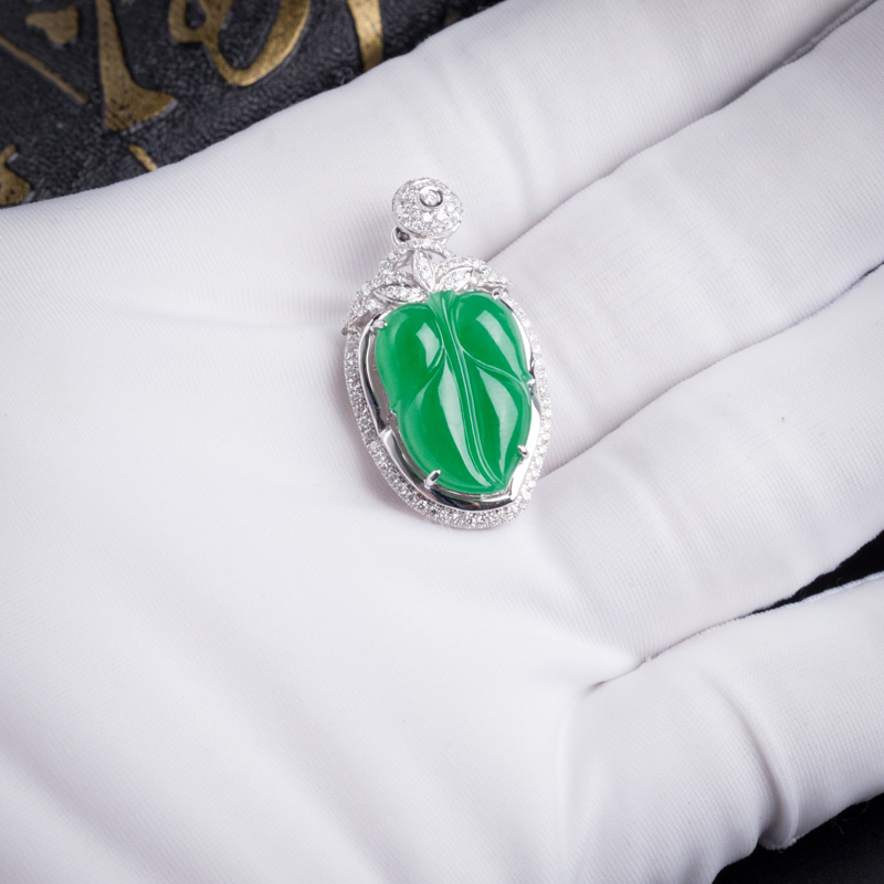 糯冰种翡翠吊坠-红掌柜