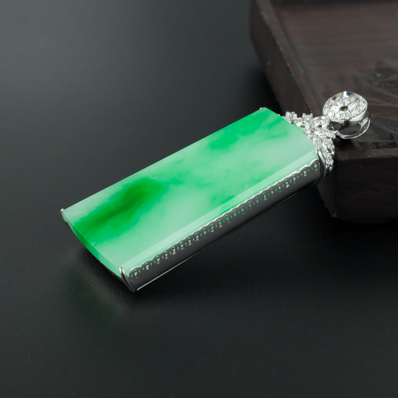 天然翡翠无事牌-红掌柜