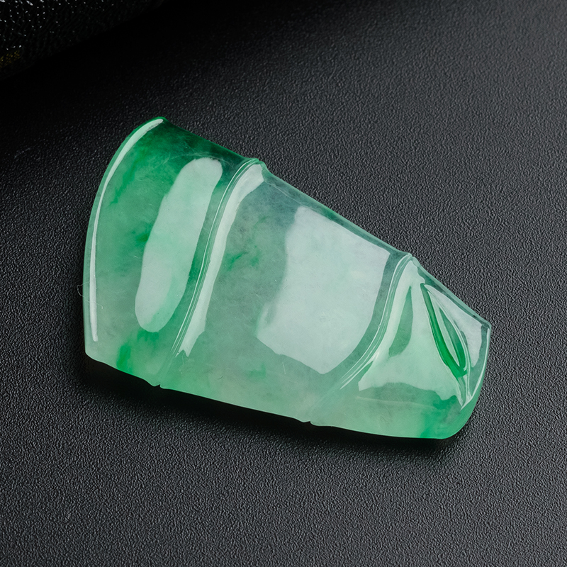 翡翠飘绿竹节吊坠 - 红掌柜珠宝