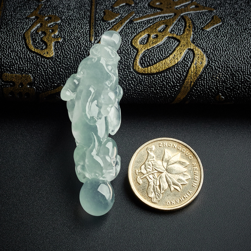 缅甸冰种翡翠挂坠-红掌柜珠宝