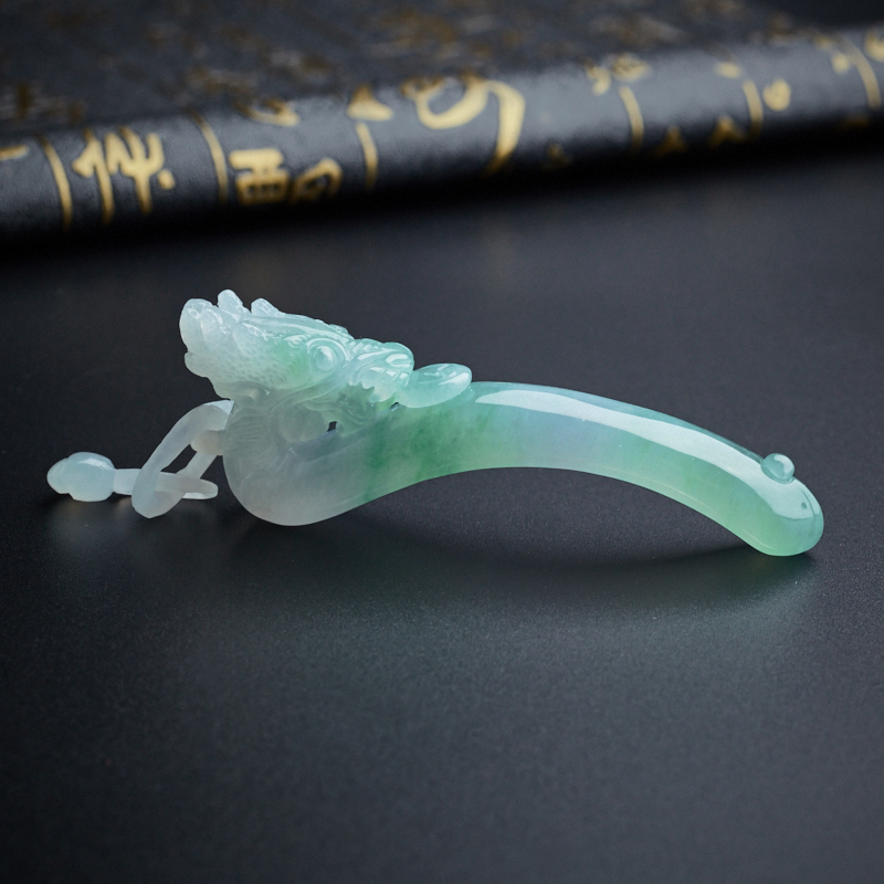 缅甸A货天然飘绿翡翠龙钩吊坠 - 红掌柜
