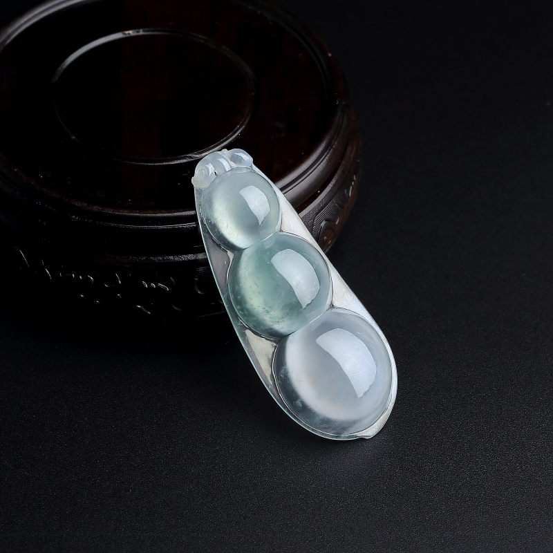 天然冰种淡绿翡翠福豆吊坠-红掌柜