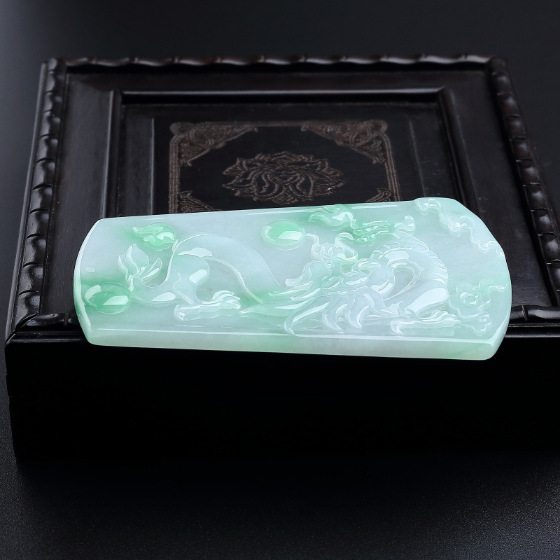 缅甸糯种飘翠翡翠龙凤牌吊坠-红掌柜