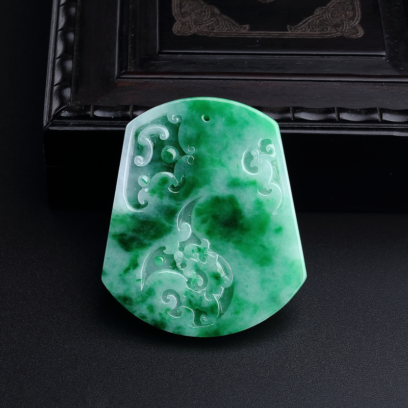 缅甸天然糯种飘翠翡翠古龙牌吊坠-红掌柜