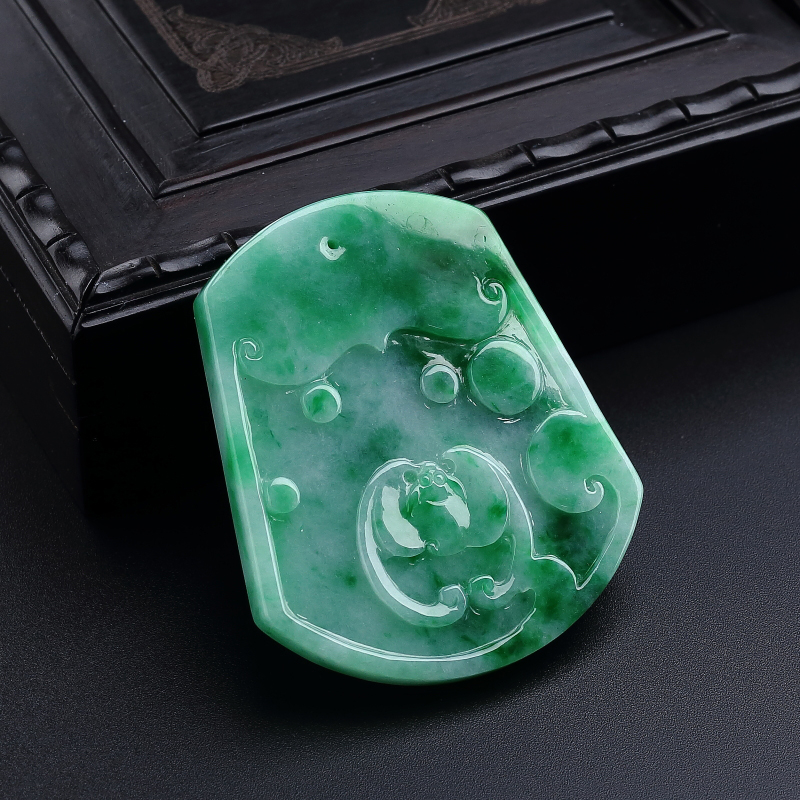 缅甸糯种飘翠翡翠古龙牌吊坠-红掌柜