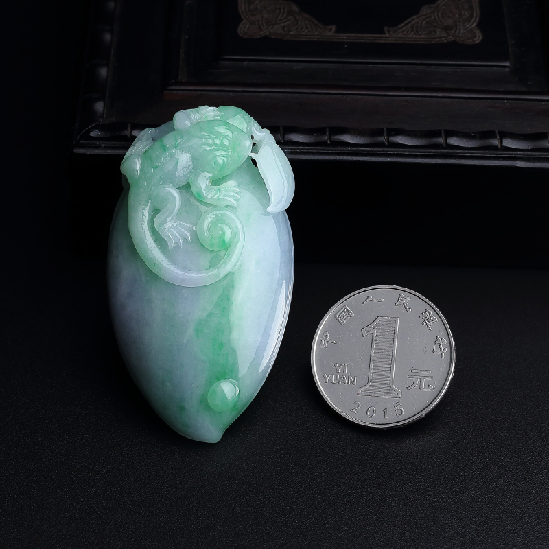 糯种飘翠带春色翡翠福瓜吊坠-红掌柜