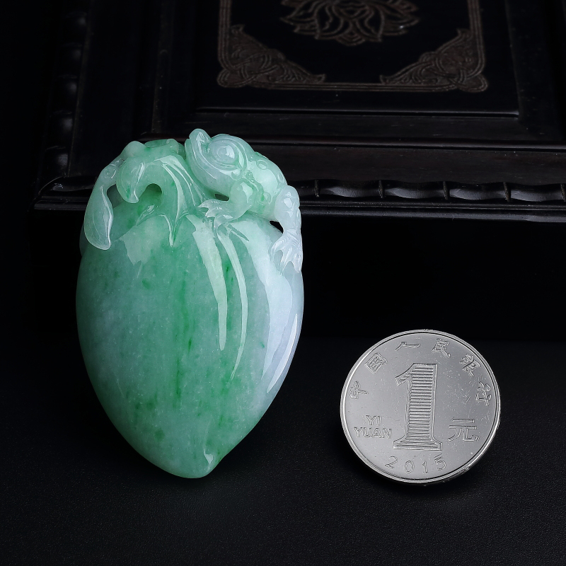 糯种飘翠带春色翡翠福瓜吊坠-红掌柜