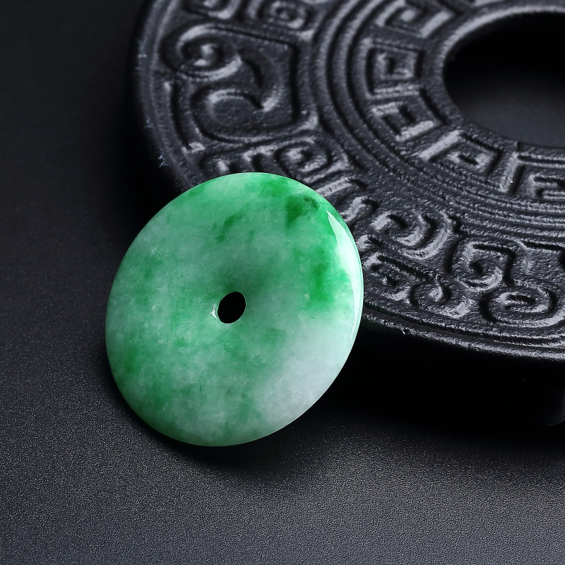 飘绿翡翠吊坠-红掌柜