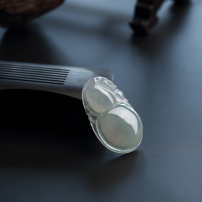 浅绿翡翠葫芦吊坠-红掌柜